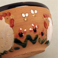 Hønsedekoreret keramik skål fra Jette B. Johansen, Falsled.